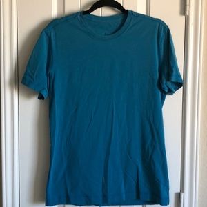 Sz M lululemon basic 5 year tee